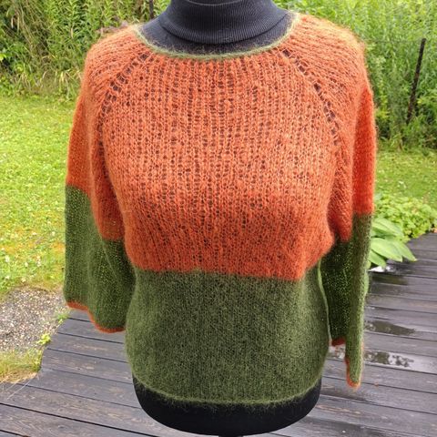 Hjemmestrikket genser størrelse S med 3/4-ermer av kid mohair+silk. 250 kr+porto