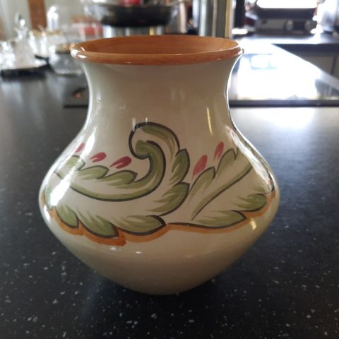 Vase fra Gustavsberg- Sender gjerne!
