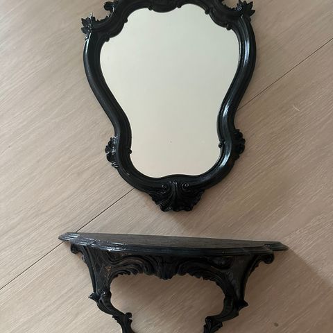 Antikk lignende speil med hylle