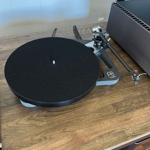 Rega Planar 8 m/pickup og RIAA