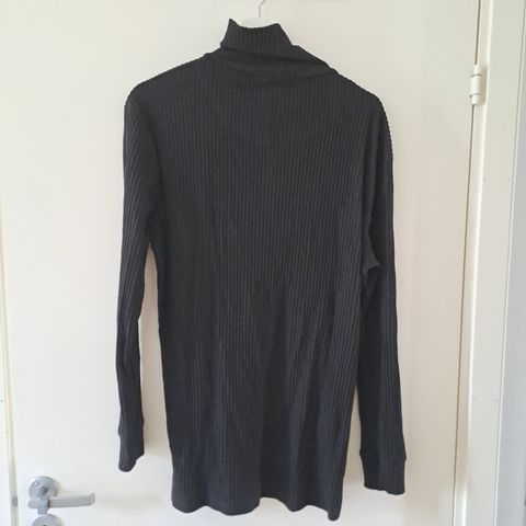 Helt ubrukt SIKSILK turtle-neck med figurnær passform