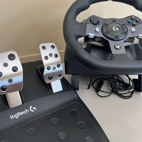 Logitech G920 Ratt og pedaler