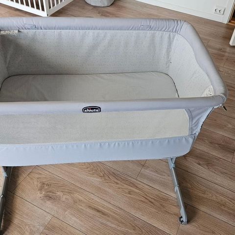 Chicco Bedside crib selges