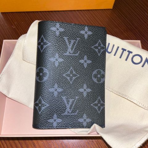 Louis Vuitton passholder Monogram Eclipse