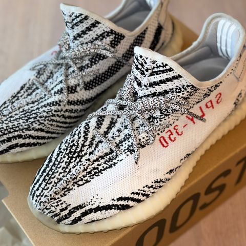 YEEZY BOOST 350 ZEBRA str. 46 2/3