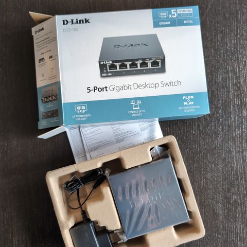 DGS-105 D-Link 5-port switch