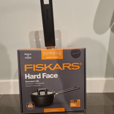 Fiskars hard face 1.8l kasserolle selges