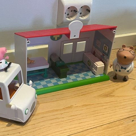 Peppa gris liten ambulanse og klinikk