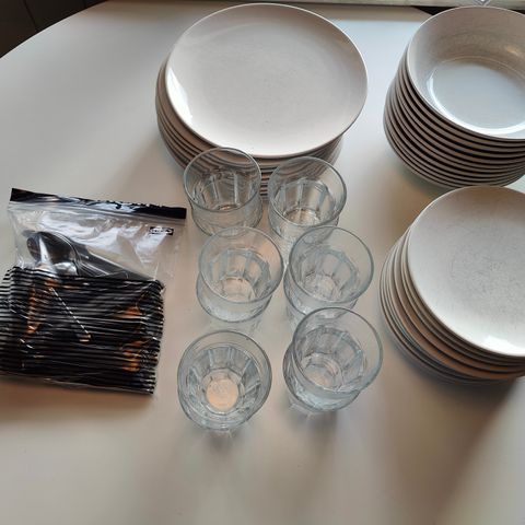 Komplett IKEA servise, bestikk og glass