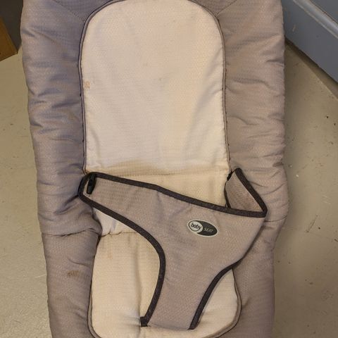 Baby seat, en slags vippestol som også kan stå stødig