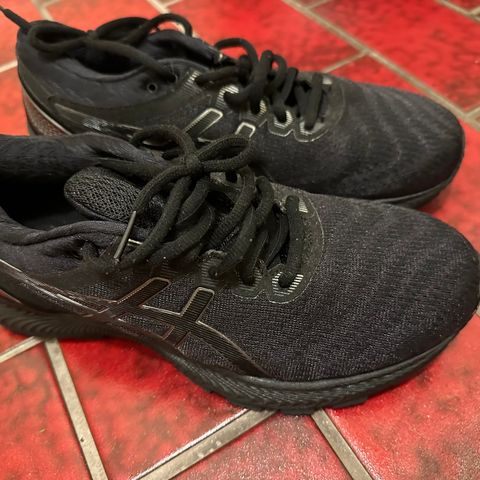 Asics joggesko Gel Nimbus som nye 40