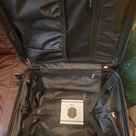 Flott, ny liten koffert (håndbagasje)