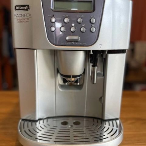 Delonghi Magnifica Pronto Cappuccino kaffemaskin