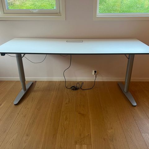 Elektrisk hev/senk pult 200x80 cm selges billig