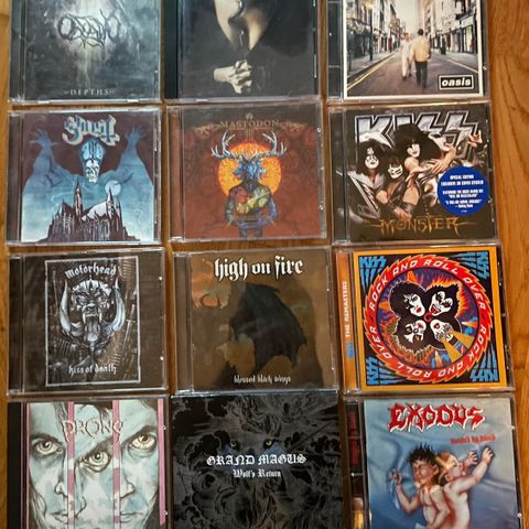 Diverse metal cd’er selges (Kiss, Ghost, Dio, Motorhead)