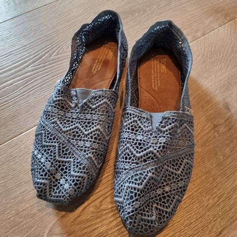 TOMS sandaler strl 41