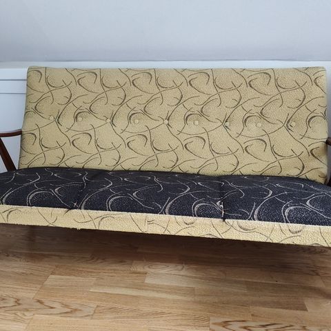 Kjempestilig gammel sofa
