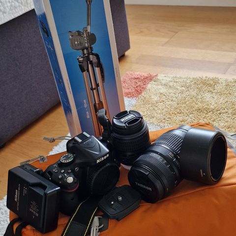 NIKON D5200, HAMA tripod (stativ) og kameravesken Lowepro