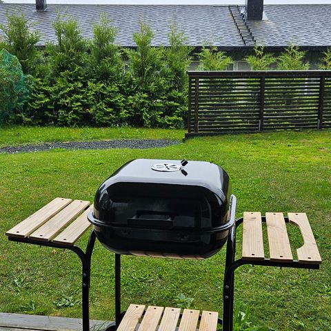 Nesten ny kullgrill.