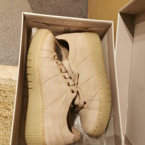 Lekkre Tamaris rose sneaker str 38 selges