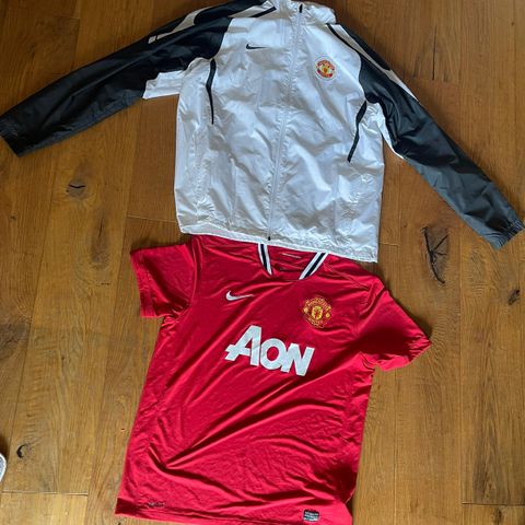 Manchester United Nike jakke og et skjorte XL