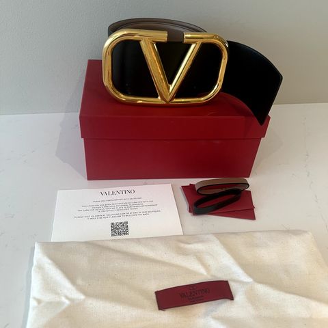 Valentino belte - REVERSIBLE VLOGO SIGNATURE BELT IN GLOSSY CALFSKIN 70 MM