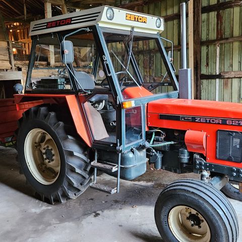 Ønsker å kjøpe traktor zetor, masse ferguson