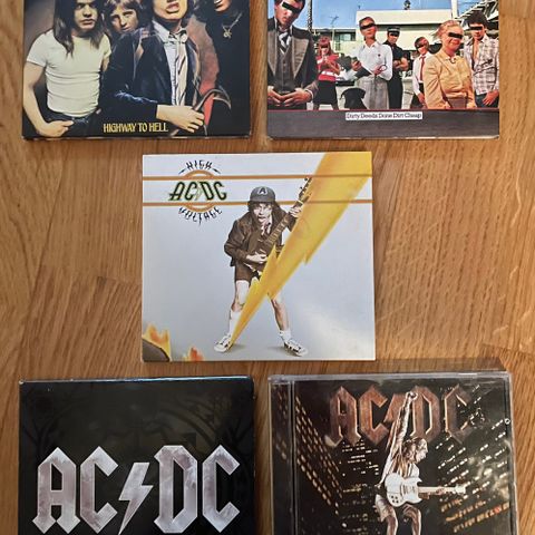 AC/DC cd’er selges (Metallica, Iron Maiden, Judas Priest)