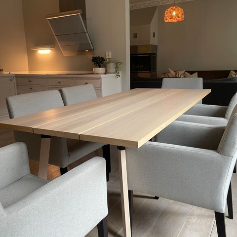 Hugna stoler + IKEA ypperlig bord