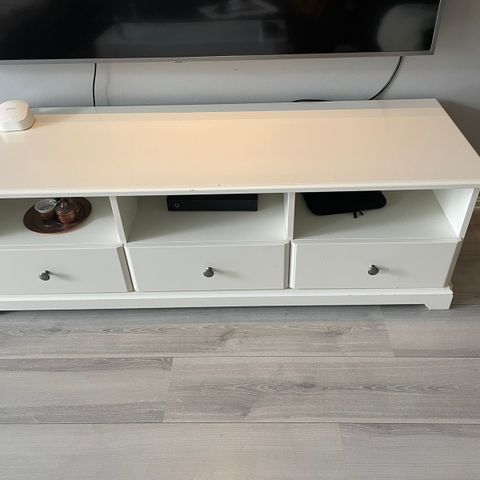 Liatorp tv- benk fra Ikea