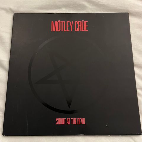 Møtley Crue - shout at the devil(1983).  LP