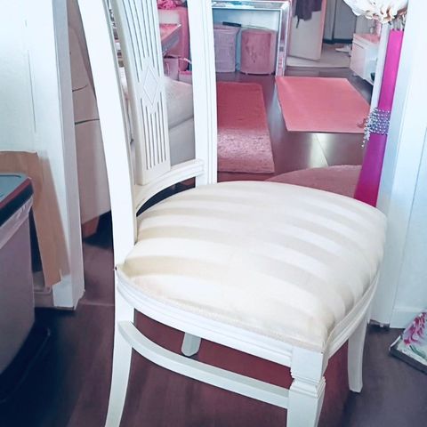 6 stk. pene hvite stoler til spisebord kr. 100 pr. stol