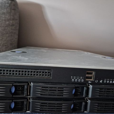 2U Server med Xeon E5 2697 V2 | 128GB RAM | 12TB