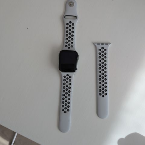 Apple watch se 40mm. Nike edition.