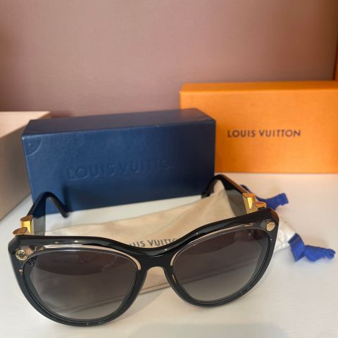Louis Vuitton solbriller og skjerf/ sjal
