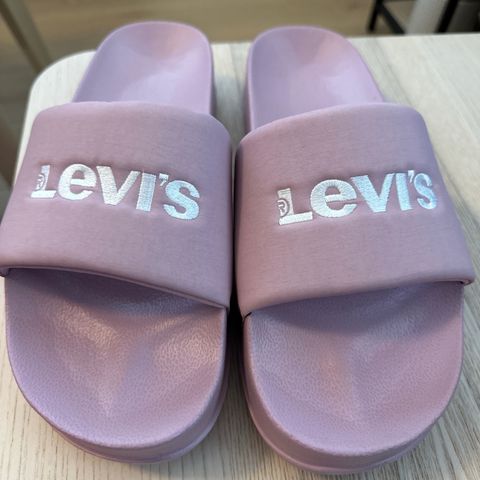 Levi’s flip flopp str.41