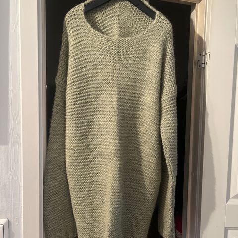 Hjemmestrikket skappel genser