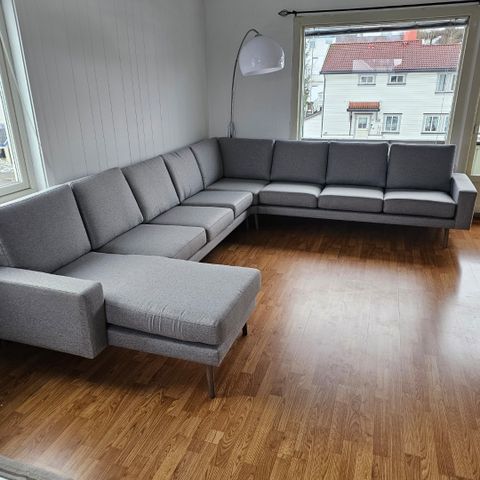 Selger ett år gammel sofa