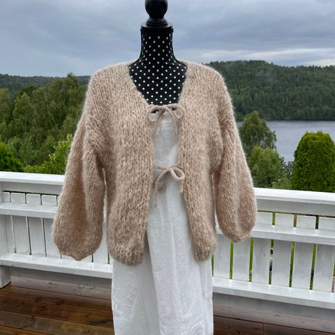 BOWIE cardigan i beige str M/L 🌸