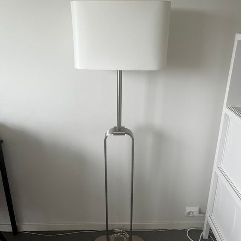 Gulvlampe/stålampe fra Ikea