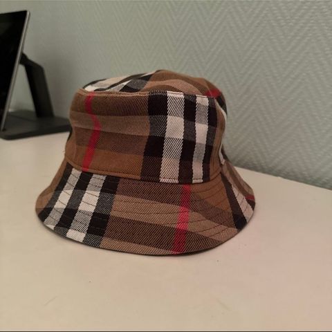 Burberry solhatt