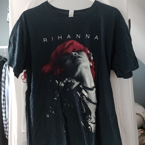 Rihanna t-skjorte L merch