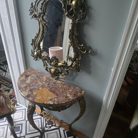 Konsollbord med speil i metall