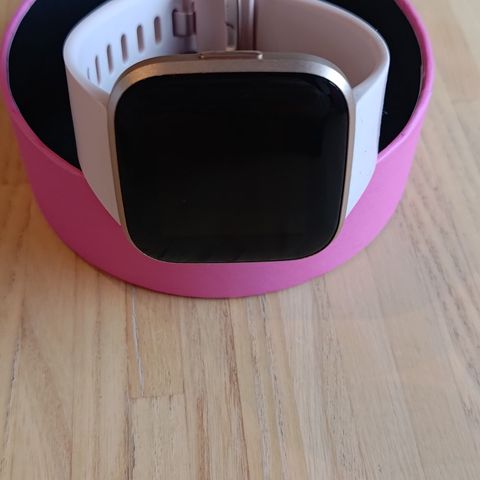 Fitbit Versa 2 selges