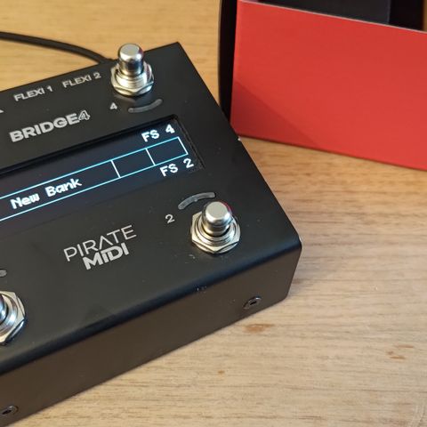 Pirate MIDI Bridge4 pedal