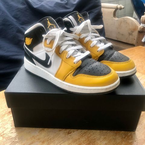 Air Jordan 1 Mid