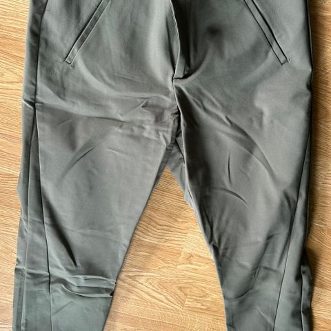 Mosegrønn stretch bukse fra Vero Moda str. XL/32