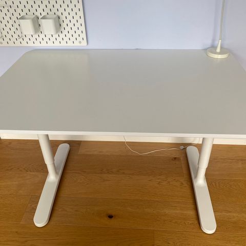 Ikea Bekant 120 cm skrivebord selges billig