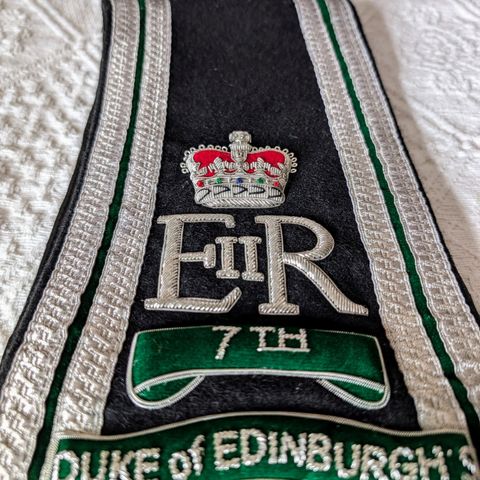 Sjeldent håndbrodert skråbånd fra 7. Duke of Edinburgh's Own Gurkha Rifle Reg