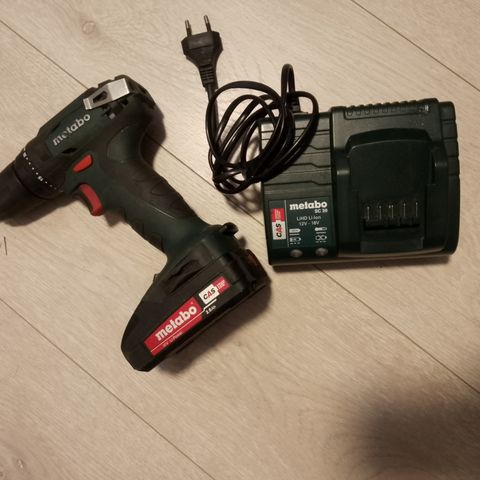 Metabo 12V Li-Power Borskrutrekker med Lader - Til Salgs!